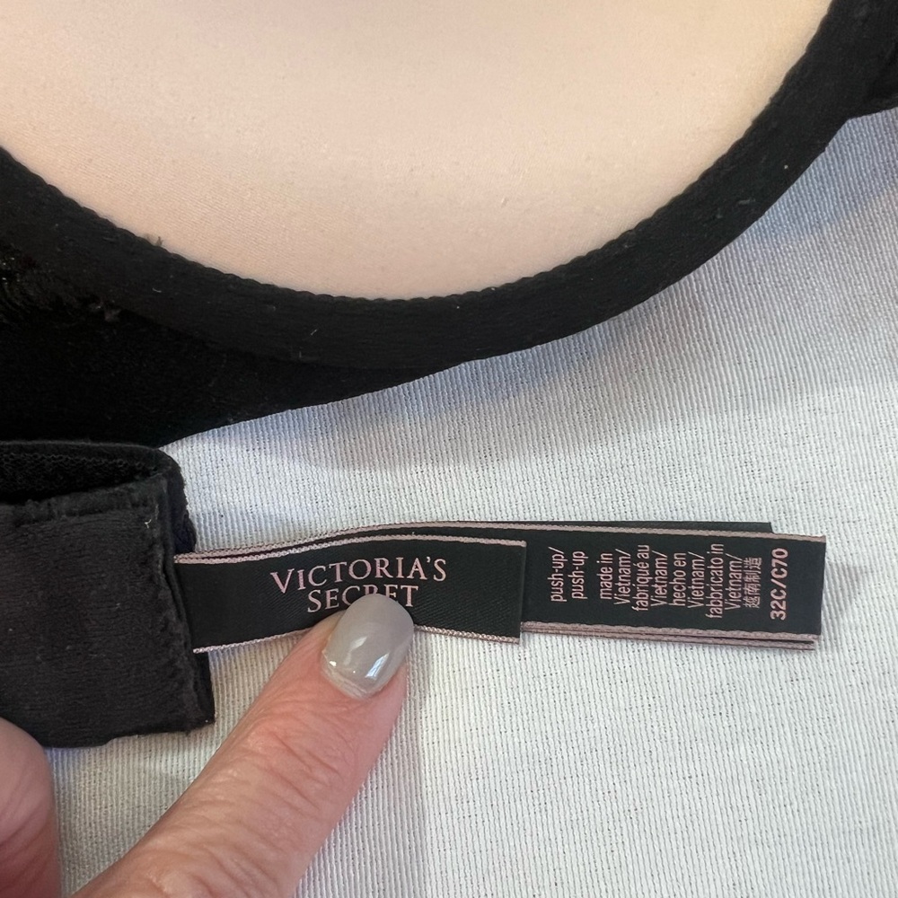 Victoria’s Secret Black lace bra - Picture 3 of 3